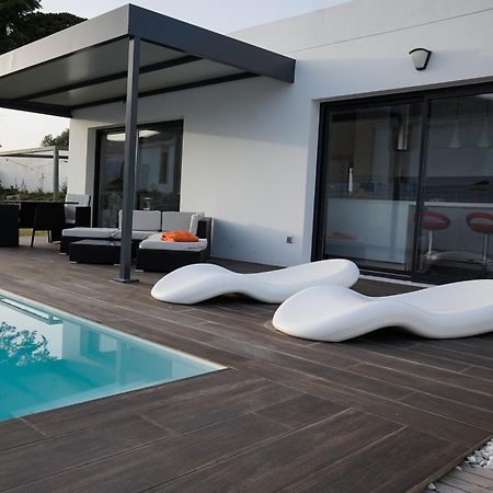 Villa Anyway Conil Un Lujo Frente Al Mar โกนิล เด ลาฟรอนเตรา ภายนอก รูปภาพ