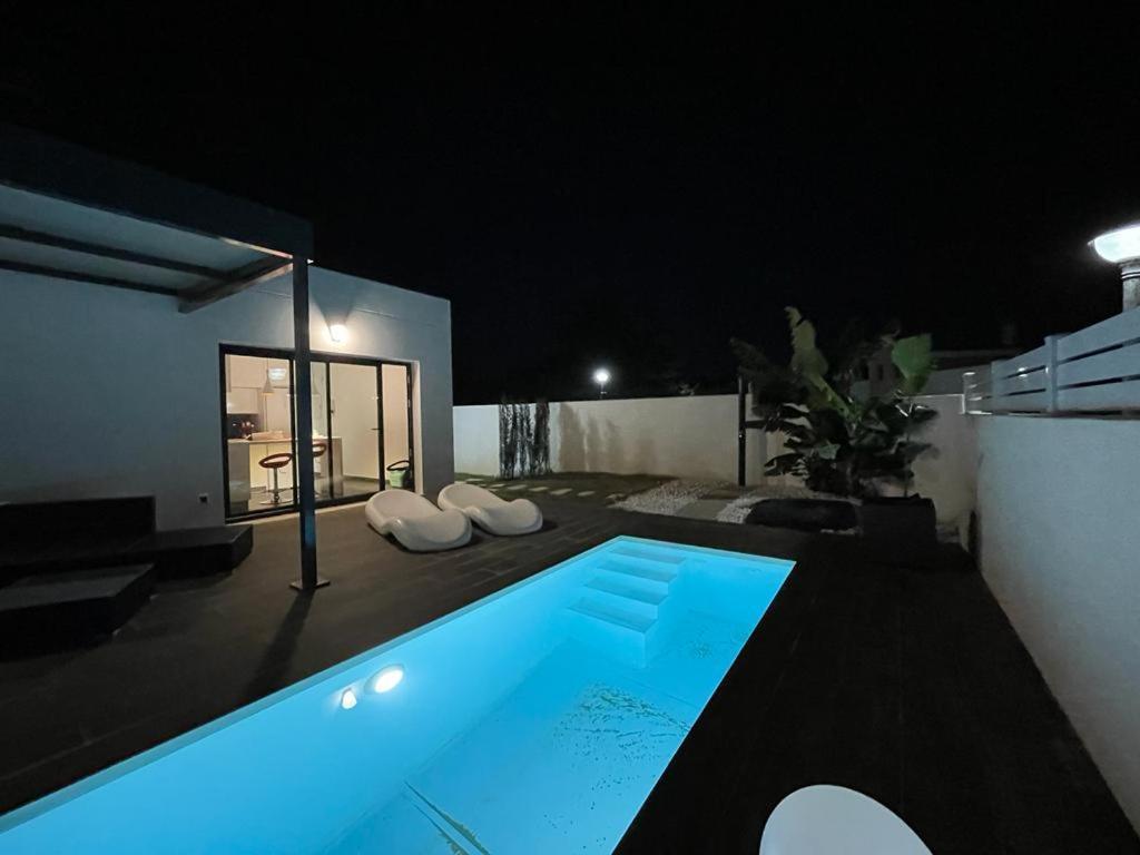 Villa Anyway Conil Un Lujo Frente Al Mar โกนิล เด ลาฟรอนเตรา ภายนอก รูปภาพ